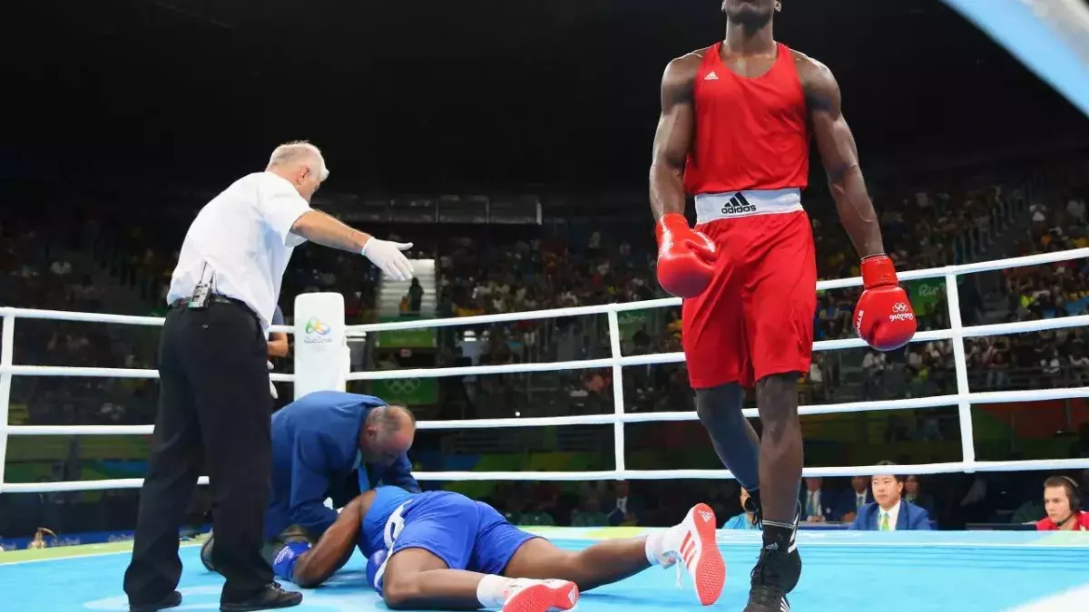 Boxe : le KO choquant et dévastateur d'Efe Ajagba sur Brian Howard 