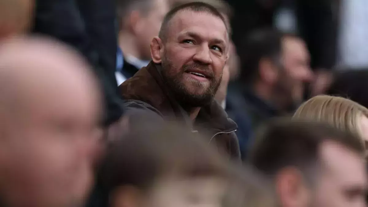 Conor McGregor le 2 novembre 2024 dans les tribunes de St James' Park à Newcastle. 