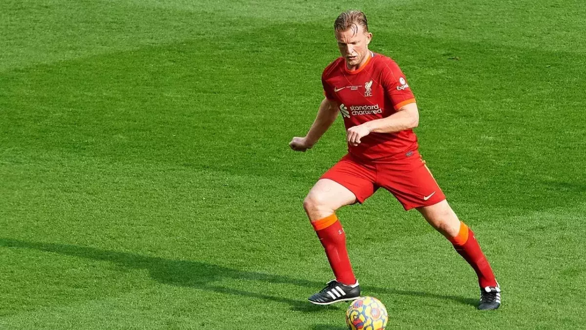 Dirk Kuyt lors d'un match avec l'équipe des légendes de Liverpool. 