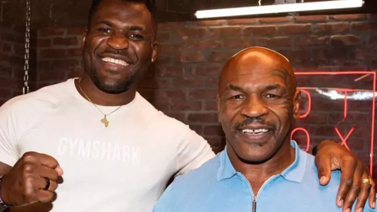 Francis Ngannou avec Mike Tyson