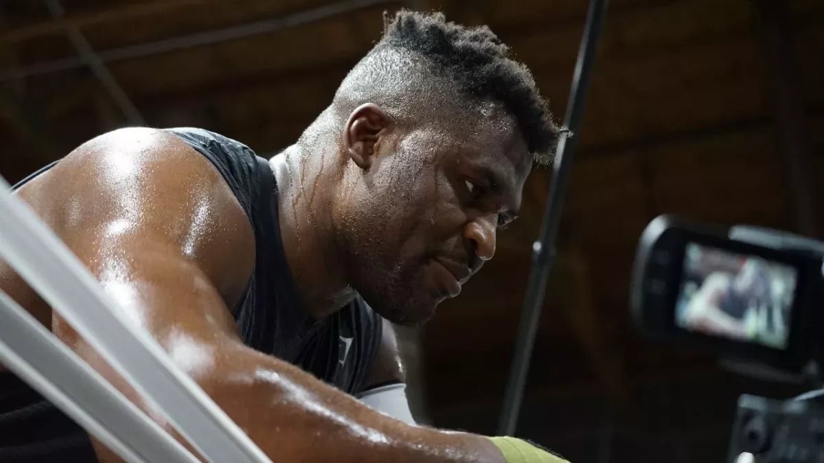 Francis Ngannou devrait avoir sa revanche contre Tyson Fury en 2024 selon Eddie Hearn. 