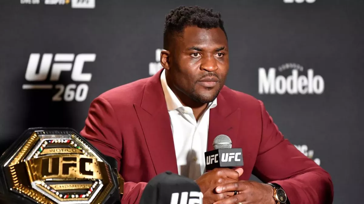 Francis Ngannou est agent libre depuis son départ de l'UFC. 