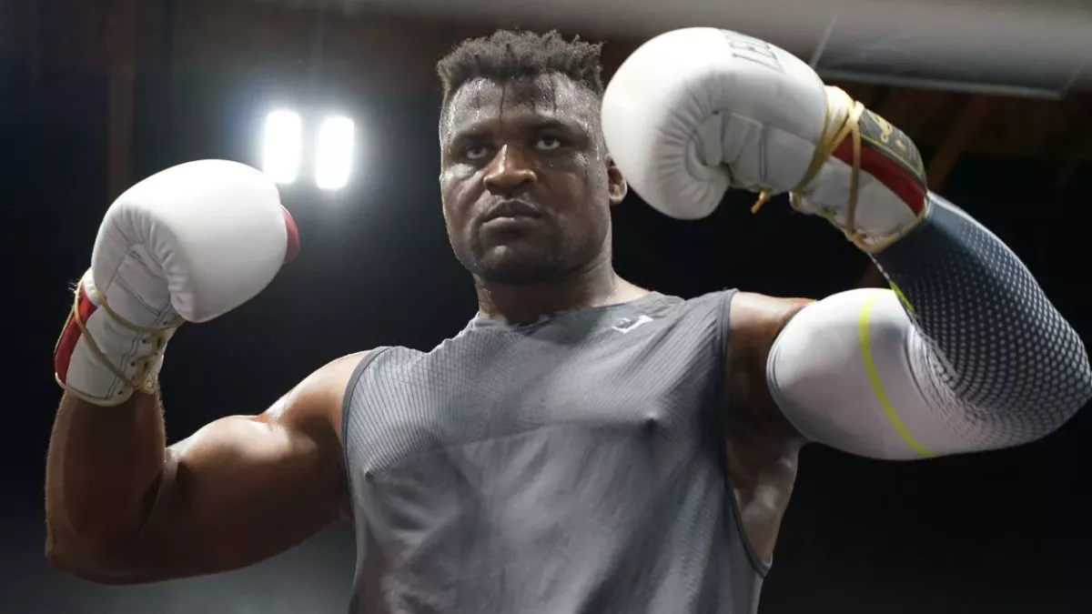 Francis Ngannou à l'entrainement avant son combat contre Tyson Fury. 