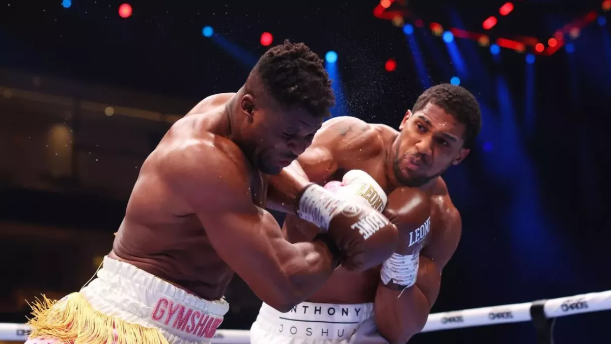 Francis Ngannou mis KO par Anthony Joshua