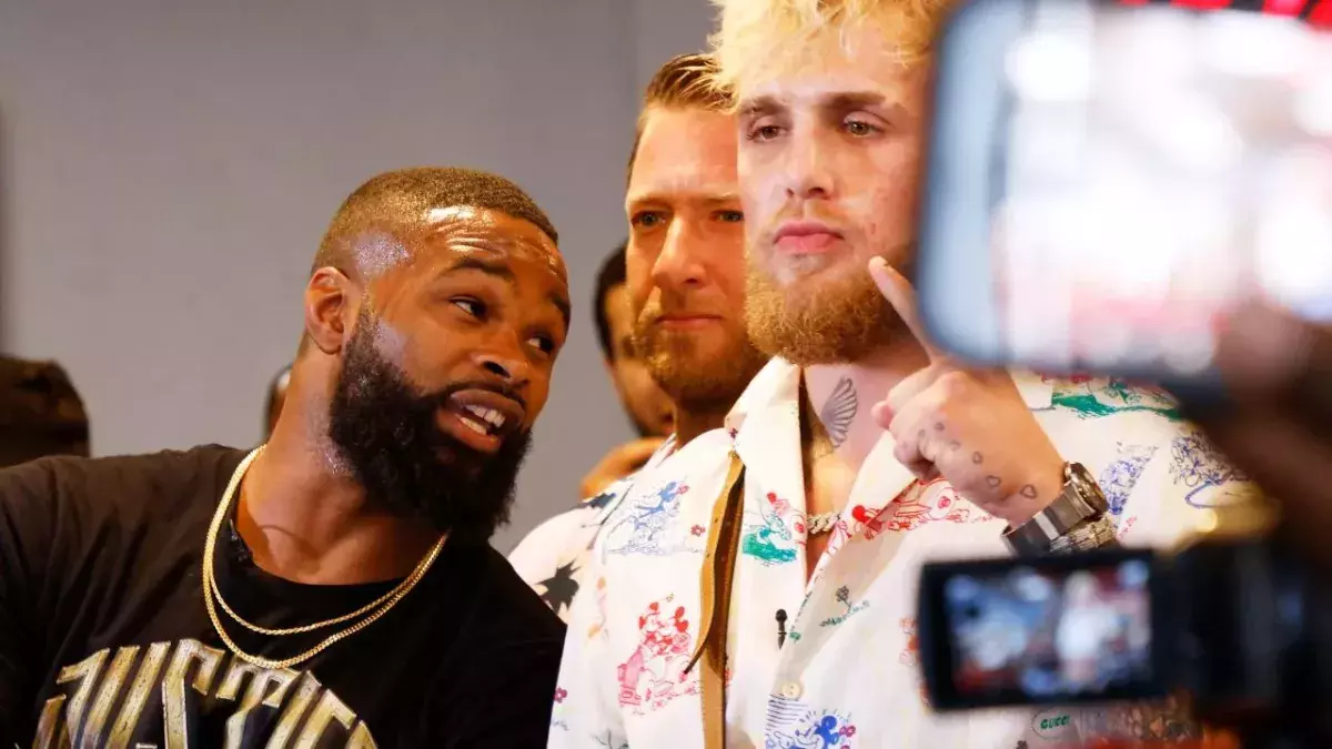 Jake Paul : Terrifié, il n'arrive pas à regarder Tyron Woodley dans les yeux lors du face à face 
