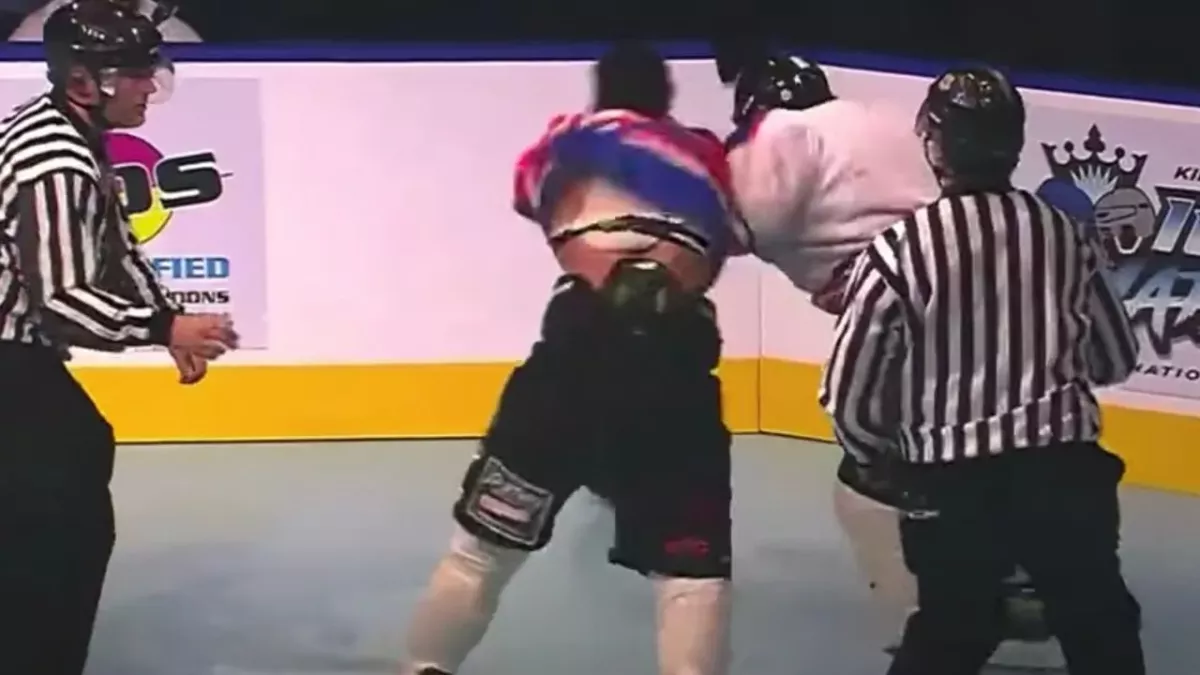 Les combats de boxe sur glace se démocratisent en Russie et au Canada. 
