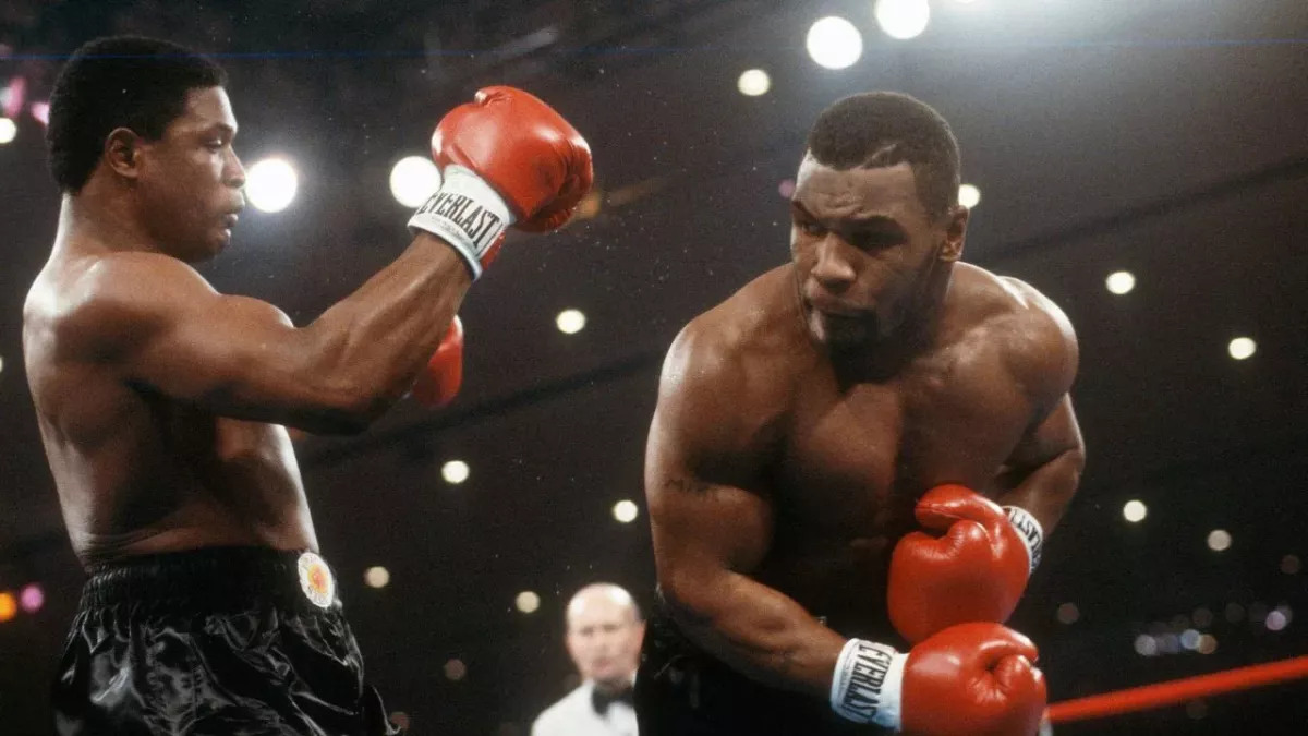 Mike Tyson lors de son combat contre Trevor Berbick. 