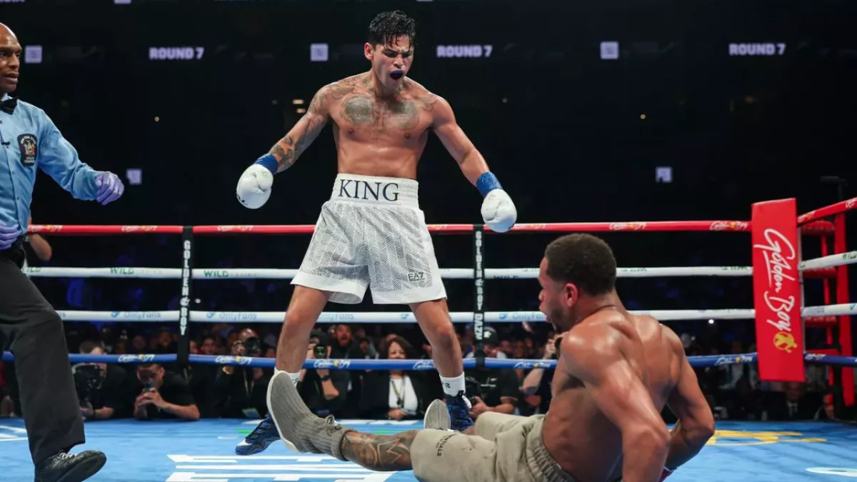 Ryan Garcia mettant Devin Haney au tapis