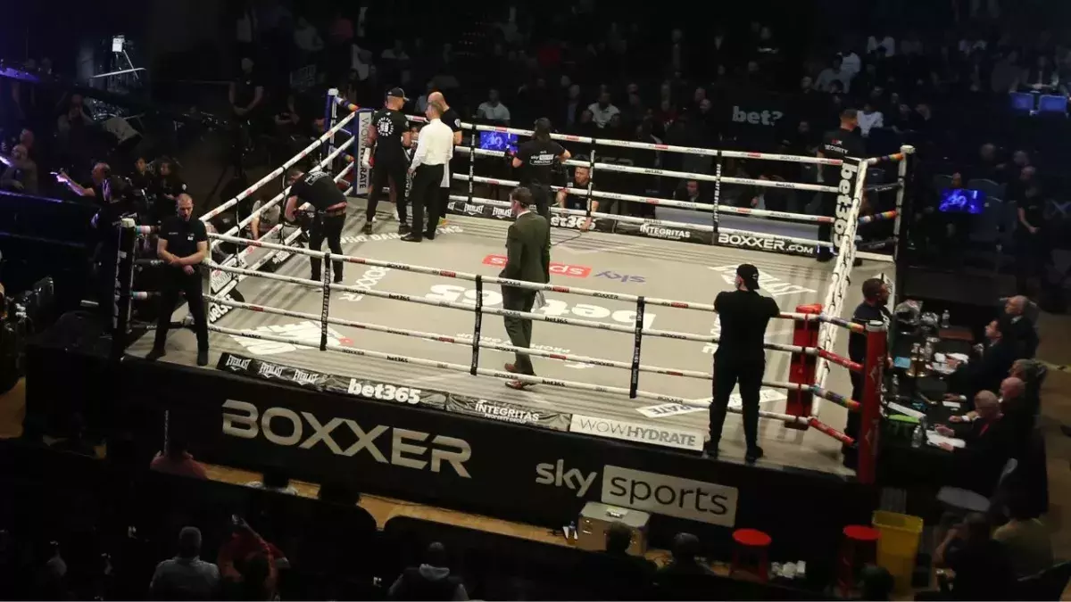 Un ring de boxe. 
