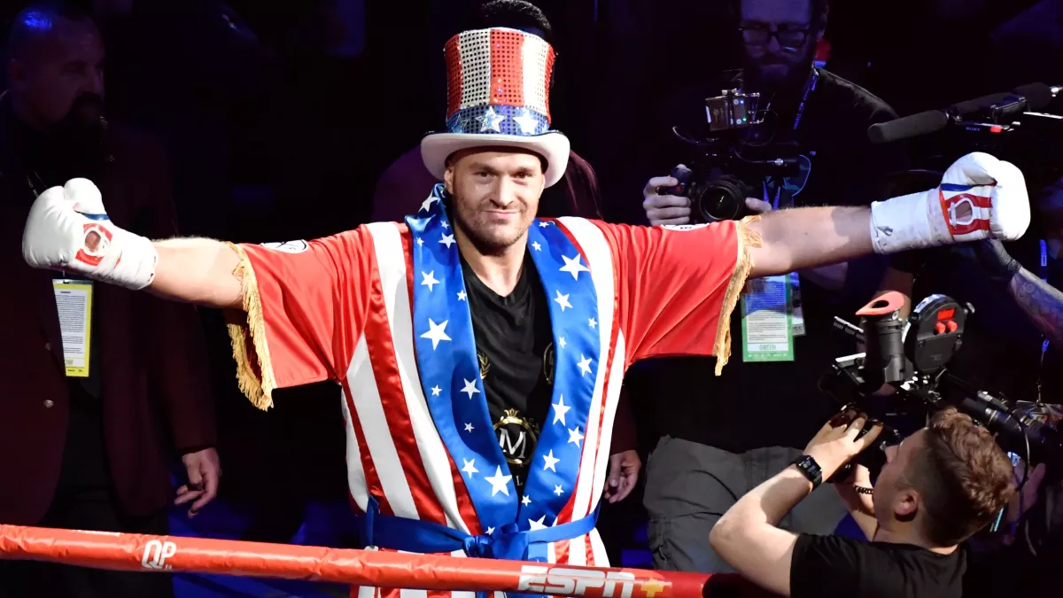 Tyson Fury bat Tom Schwarz