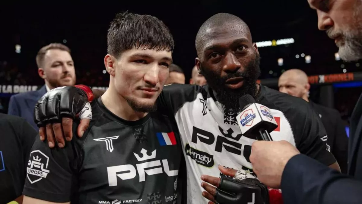 Baysangur "Baki" Chamsoudinov et Cédric Doumbé après leur combat au PFL Paris 2. 