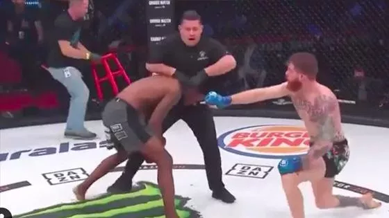 Bellator 232 : Devin Powel vs Marcus Surin