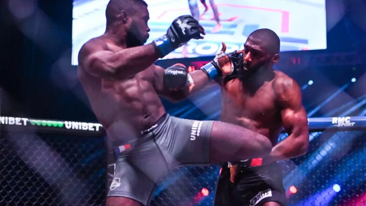 Cédric Doumbé dans la cage du PFL