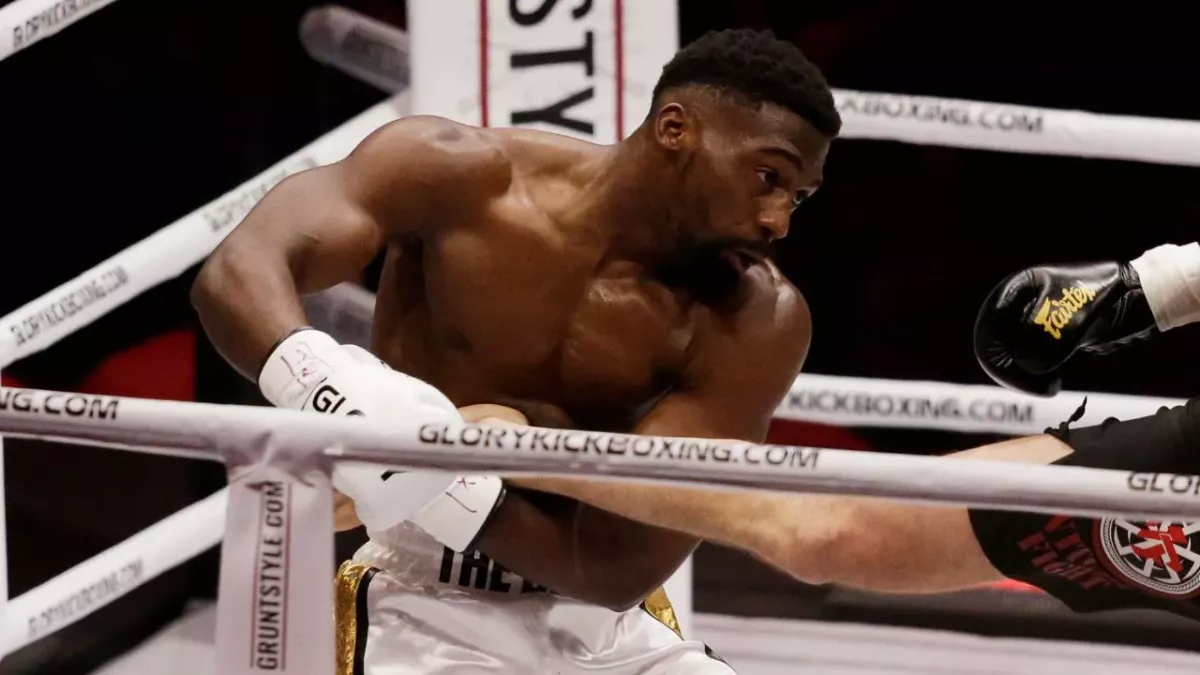 Cédric Doumbé a été défié par Cédric Vitu en boxe anglaise. 