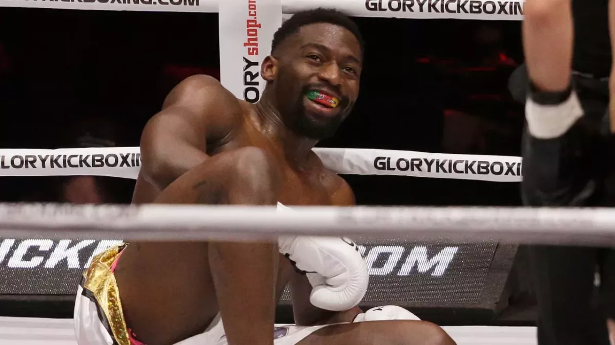 Cédric Doumbé a évolué au Glory Kickboxing avant de se lancer dans le MMA. 