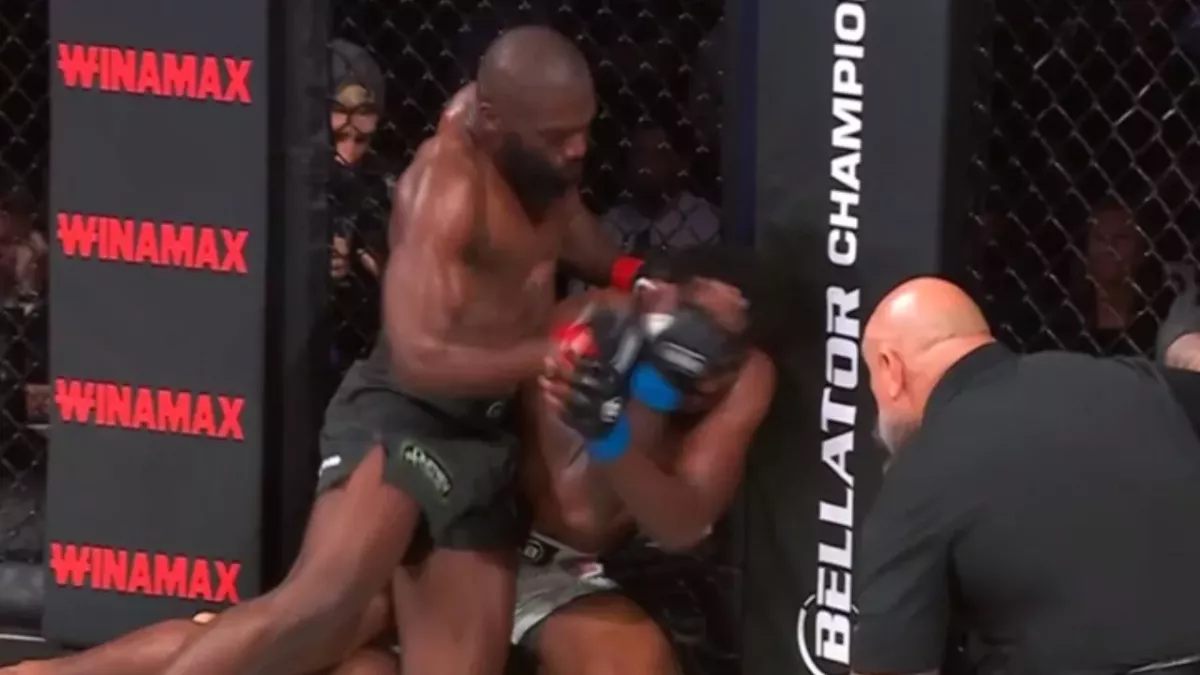 Cédric Doumbé s'est imposé par TKO dans le 1er round contre Willis. 