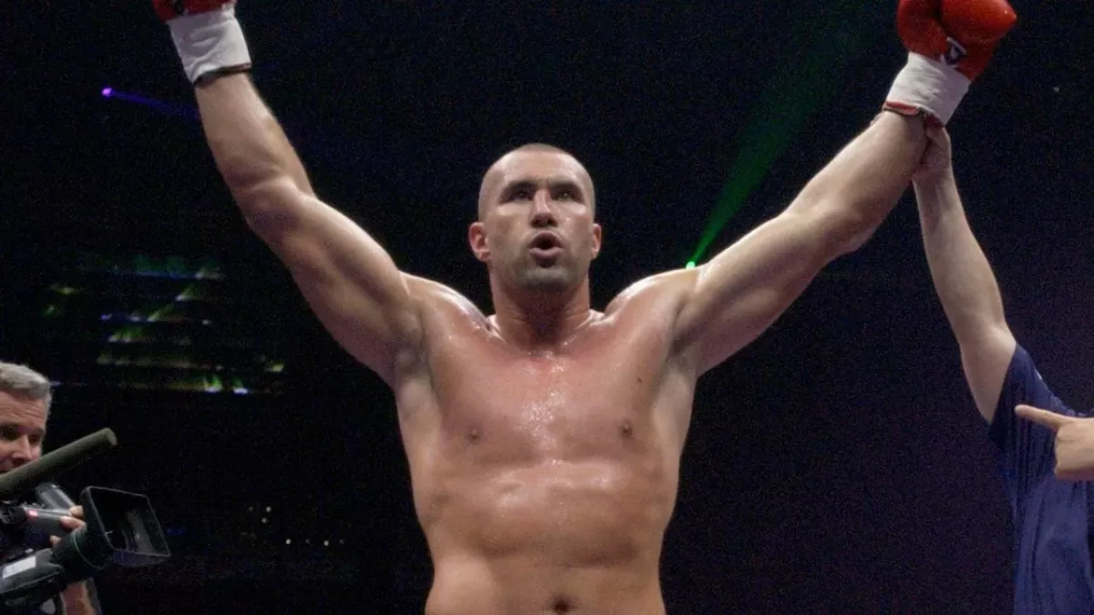 Jérôme Le Banner s'est imposé contre Adnan Alic par TKO au MMA GP. 