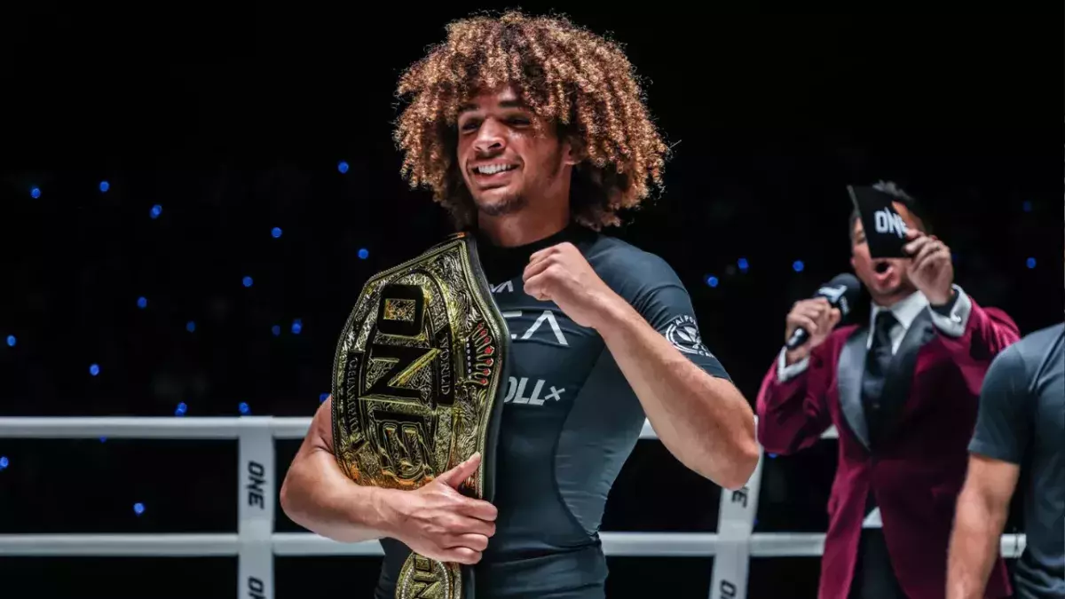 Kade Ruotolo avec sa ceinture du ONE FC