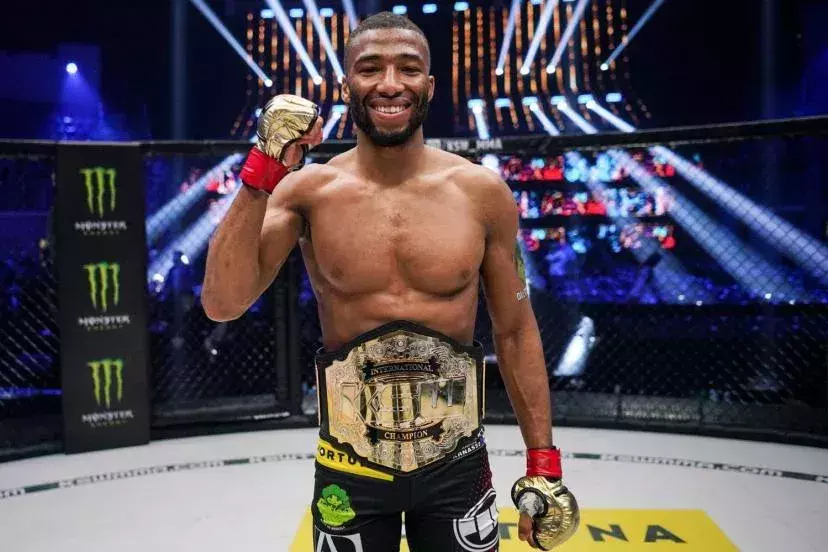 Salahdine Parnasse a vaincu Wilson Varela par TKO au KSW Paris. 