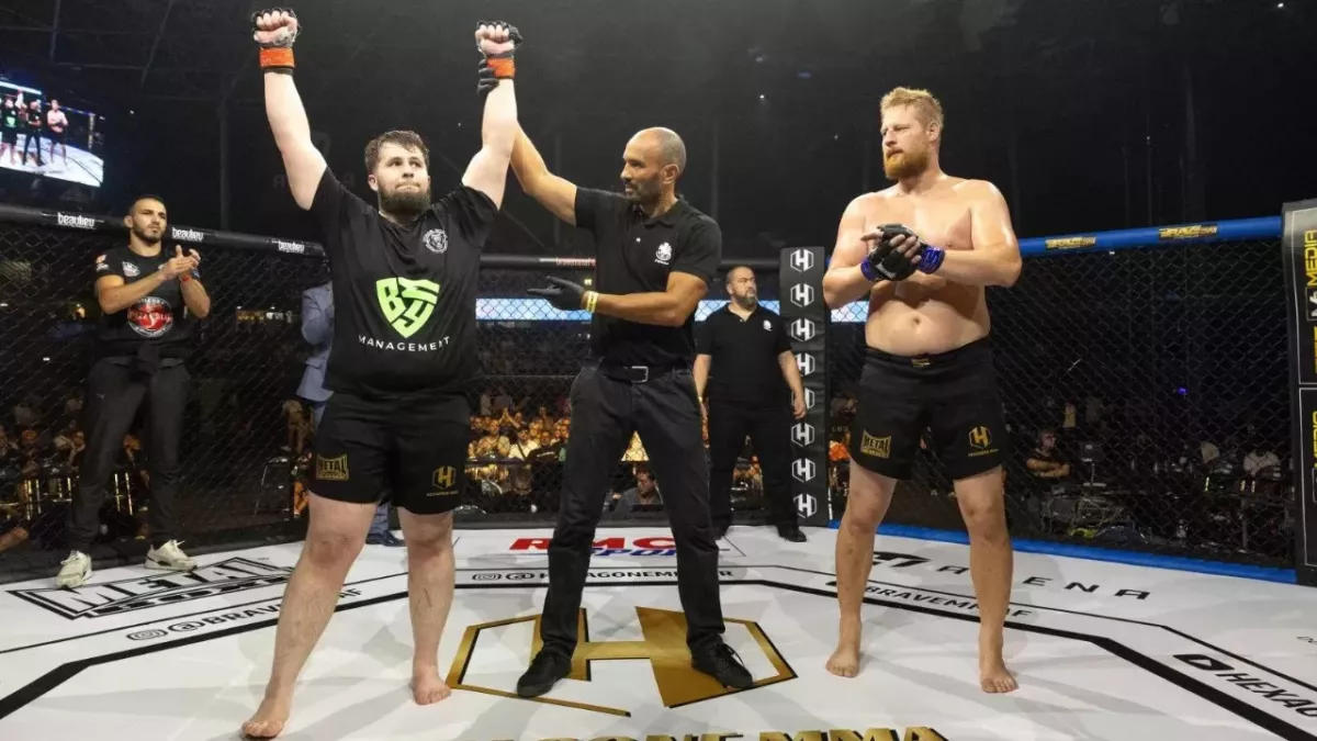 Tamerlan Albiekov lors de sa victoire contre Jindrich Krajca à l'Hexagone MMA