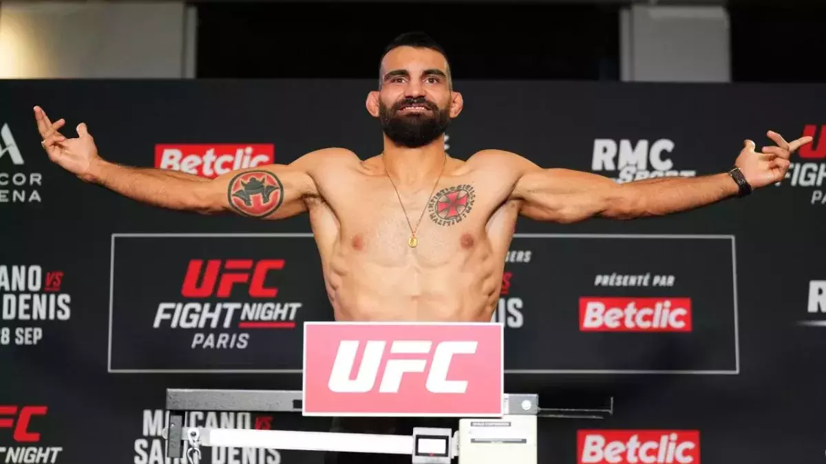Benoit Saint-Denis lors de la pesée de l'UFC Paris 3. 