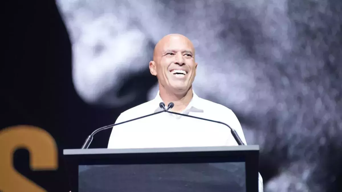 Royce Gracie lors de son discours d'intronisation au Hall of Fame de l'UFC en 2021