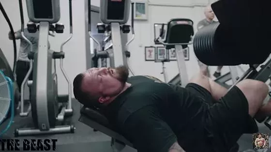 Eddie Hall s'évanouit