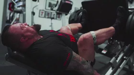 Le jour où Eddie Hall s'est éclaté des poids sur le pénis
