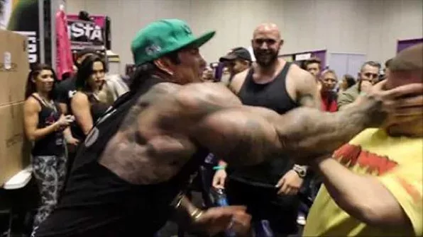 Le jour où Rich Piana a giflé un fan qui le trollait sur les réseaux sociaux