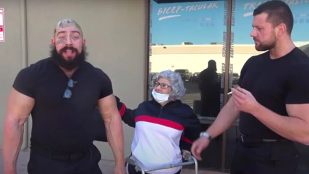 Une bodybuildeuse pro se déguise en mamie et surprend toute la salle