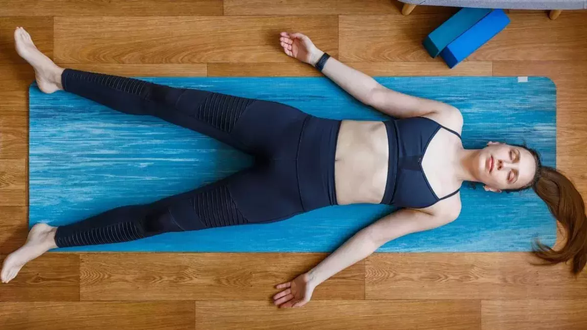 Posture typique du yoga Nidra. 