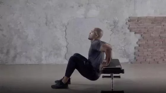 Un circuit spécial triceps à faire chez soi sans matériel !