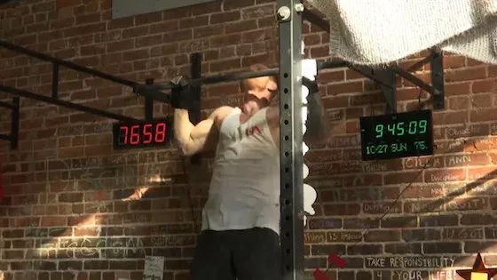 Brandon Tucker a battu le record des tractions avec 7 715 tractions en 24h
