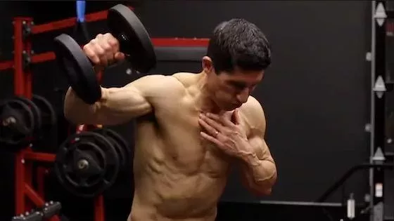 Explosez vos épaules avec 5 exercices originaux