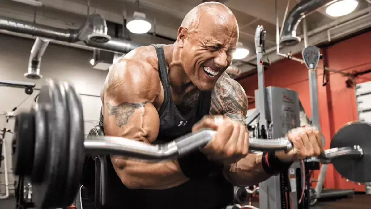 La routine d'entraînement des bras impressionnants de Dwayne Johnson