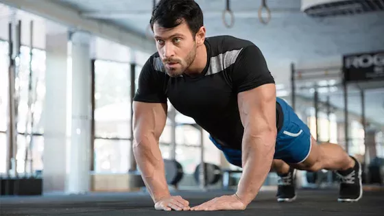 Push up, les deux exercices à faire pour cibler vos triceps