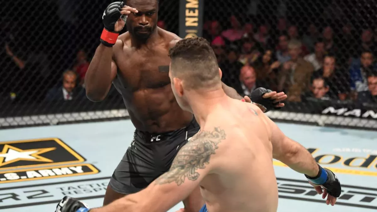 Chris Weidman et Uriah Hall lors de l'UFC 261