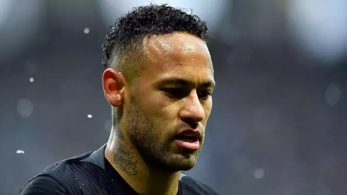 Neymar sera absent des terrains de 6 à 8 semaines après sa blessure face à Saint-Étienne. 