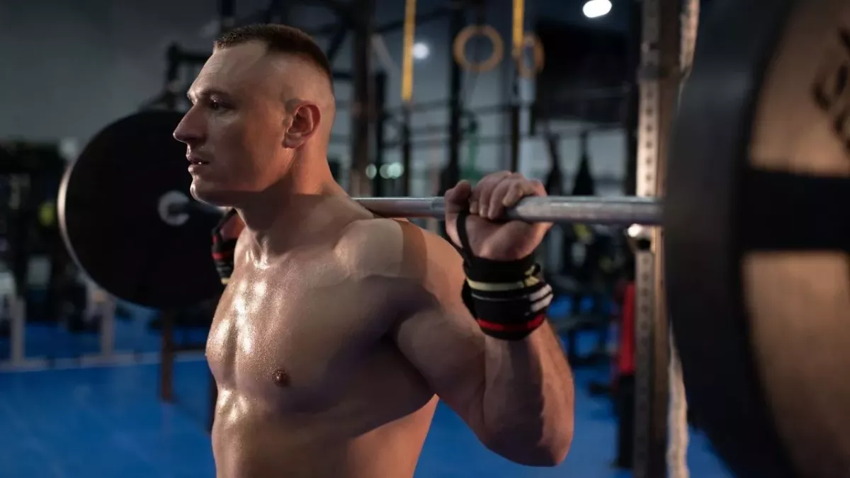 Yaroslav Radashkevich, weightlifter russe, se brise la jambe en tentant de soulever 250 kilos 