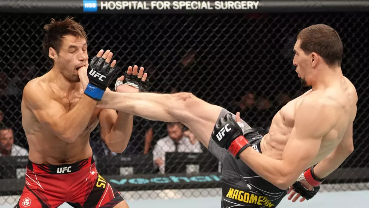 Abus Magomedov of Russia kicks Dustin Stoltzfus