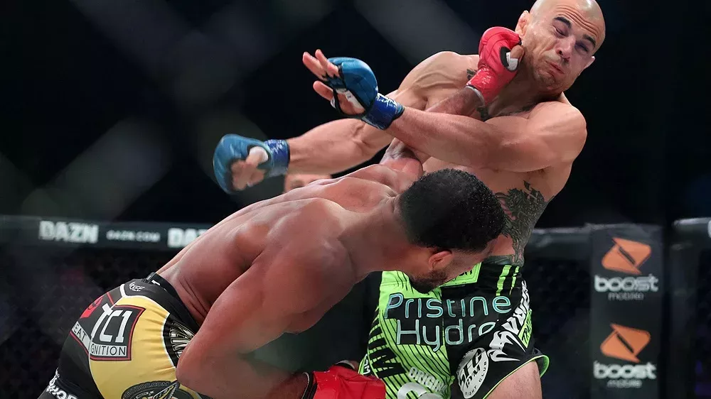 AJ McKee met KO Georgi Karakhanyan en 8 secondes, record du Bellator