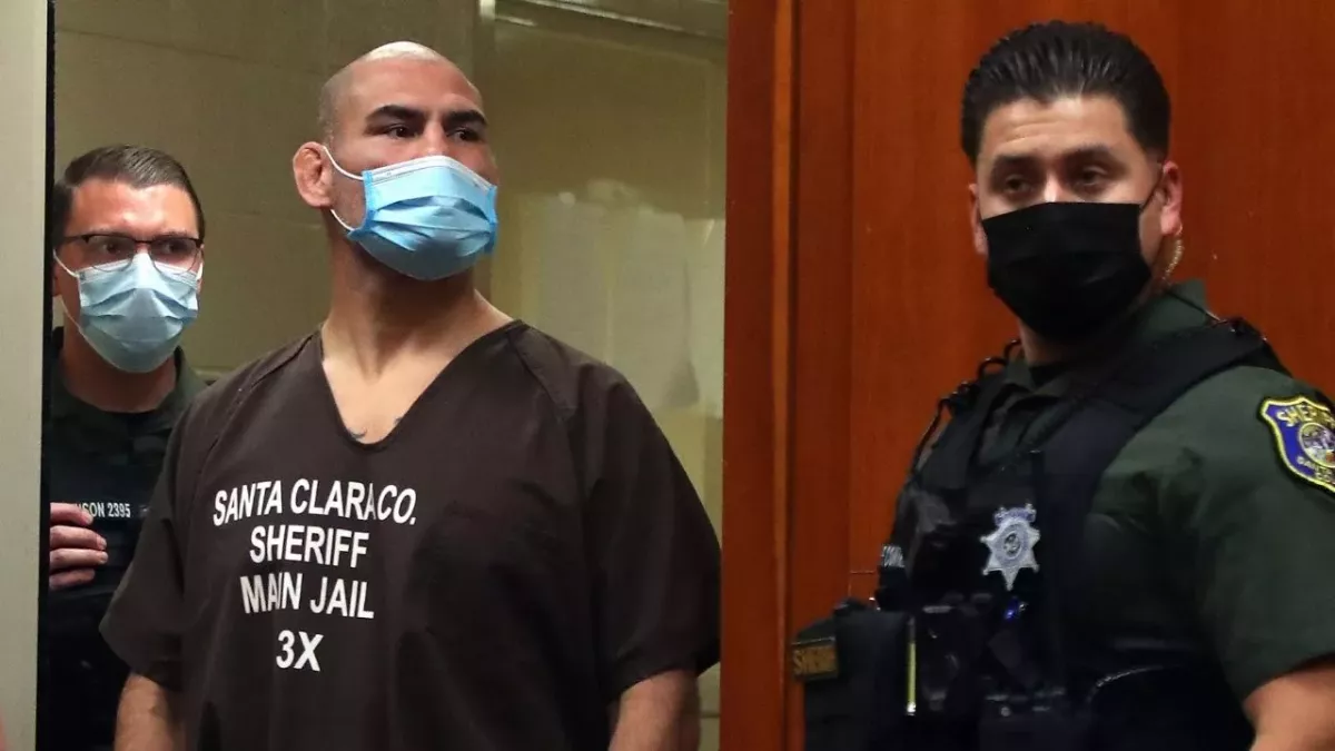 Cain Velasquez au tribunal après son arrestation. 