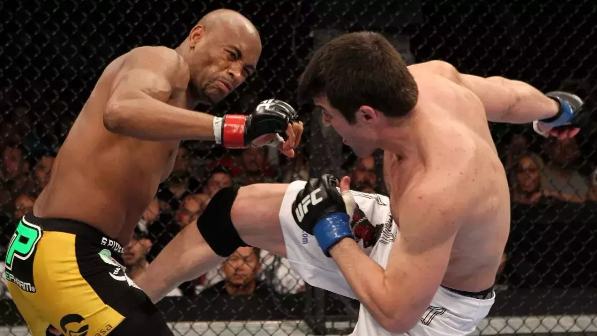 Chael Sonnen face à Anderson Silva lors de l'UFC 117. 