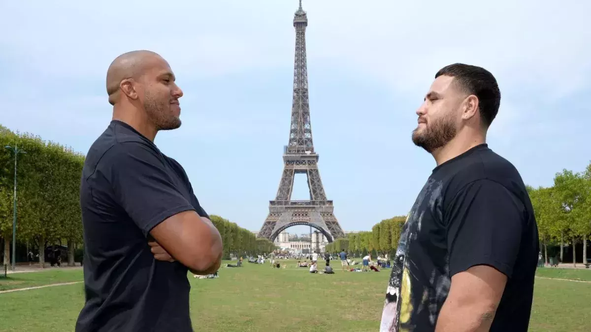 Ciryl Gane et Tai Tuivasa devant la Tour Eiffel. 