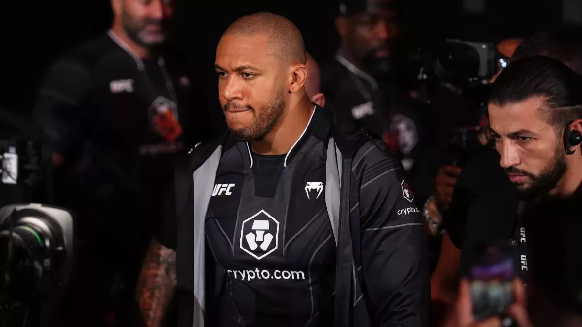 Ciryl Gane a été victime d'un cambriolage alors qu'il combattait Spivac à l'UFC Paris. 