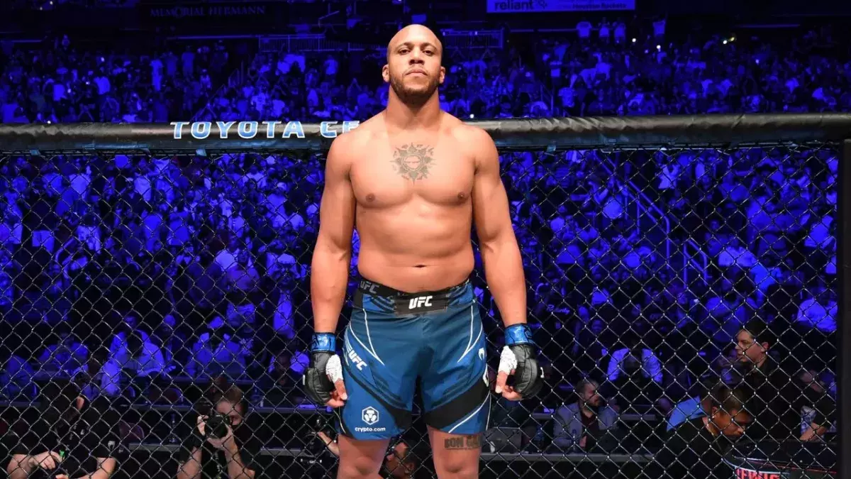 Ciryl Gane faisait du football avant de se lancer dans les sports de combat. 