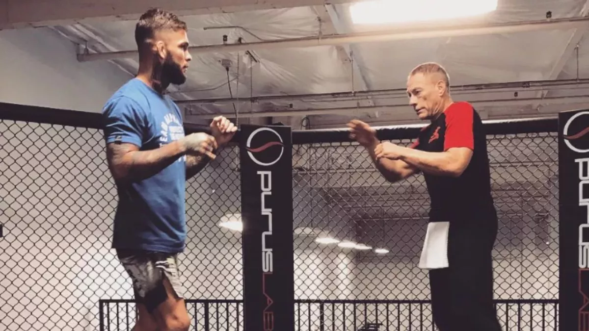 Cody Garbdrandt, ancien champion UFC, et Jean-Claude Van Damme en sparring. 