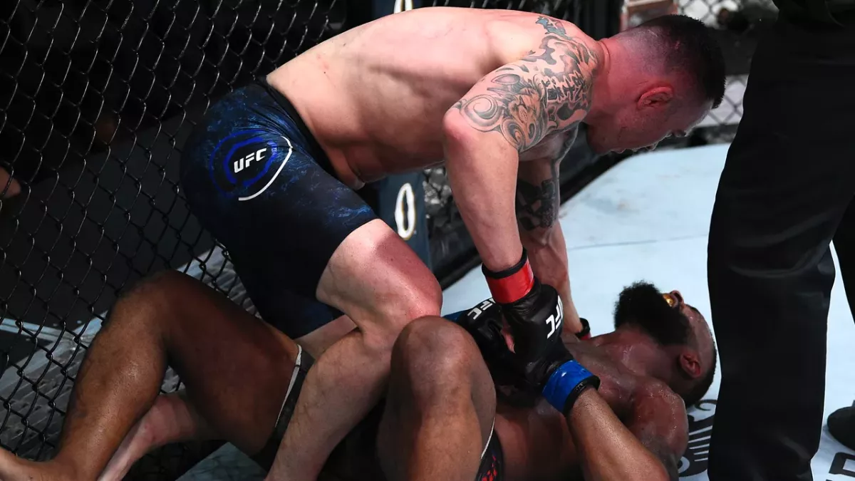 Colby Covington massacre Tyron Woodley et claque le TKO