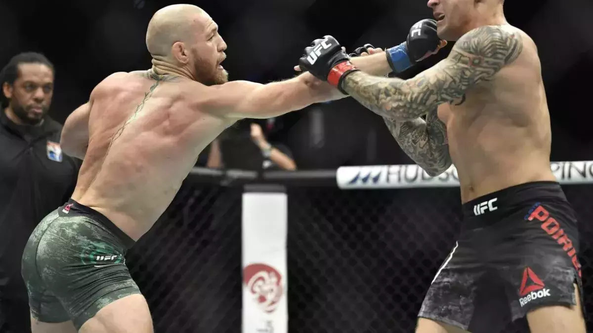 Conor McGregor et Dustin Poirier lors de l'UFC 257