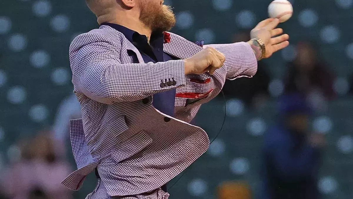Conor McGregor était présent lors de la rencontre de baseball entre Chicago et Minnesota 